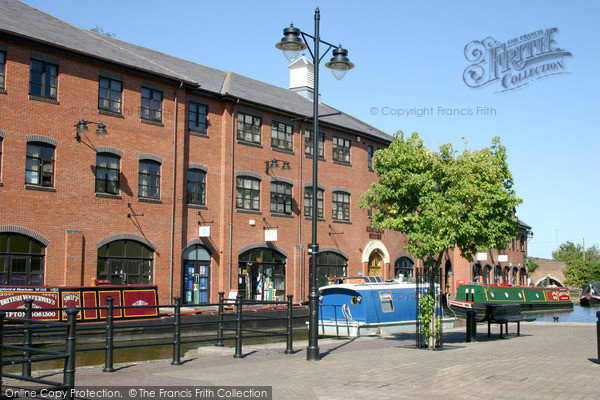 Photo of Coventry, Canal Basin 2004