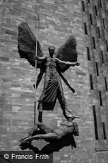Coventry, Statue on the Cathedral 2004
