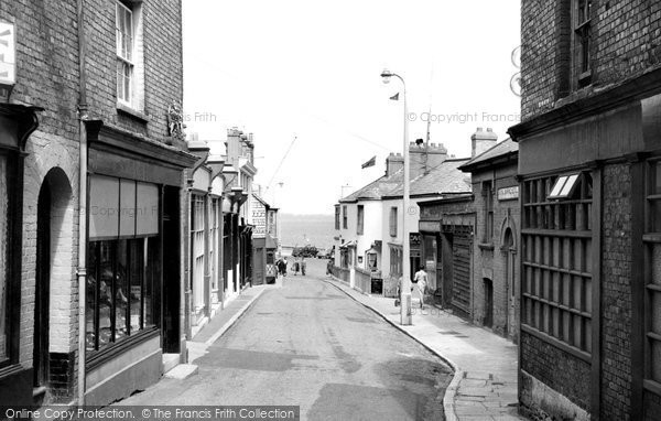 Photo of Cowes, Bath Road c.1955