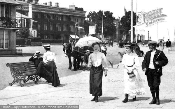 Photo of Cowes, Fashion 1908