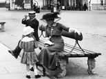Fashion 1913, Cowes
