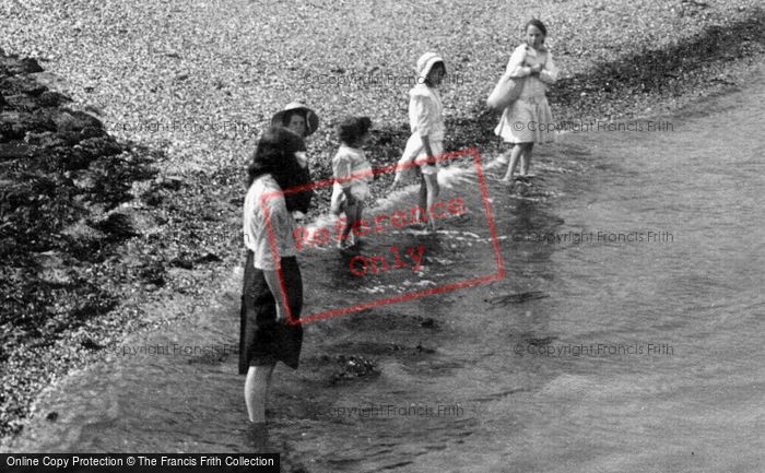 Photo of Cowes, Girls Paddling 1913