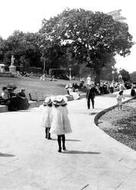 Ladies And Girls By The Green 1908, Cowes