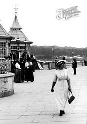 Ladies On The Parade 1913, Cowes