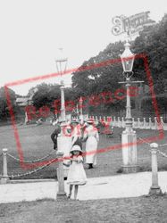 People On Lower Green 1913, Cowes