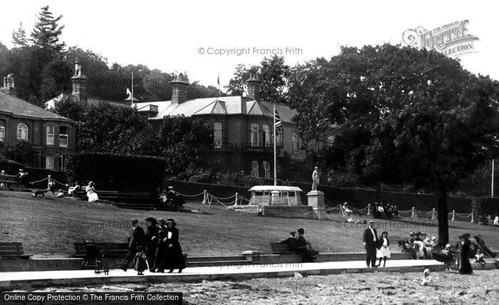 Photo of Cowes, People On The Green 1913