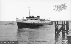 The Balmoral  Leaving Town Quay c.1955, Cowes