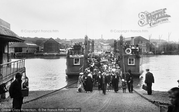 Photo of Cowes, The Floating Bridge 1913