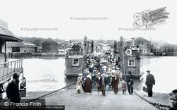 The Floating Bridge 1913, Cowes
