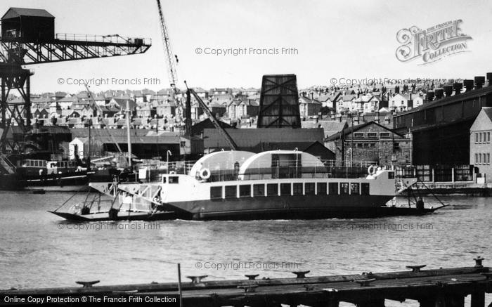 Photo of Cowes, The Floating Bridge c.1960