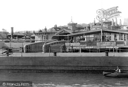 The Floating Pontoon 1893, Cowes