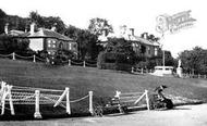 The Green 1890, Cowes