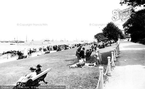 Photo of Cowes, The Green 1923