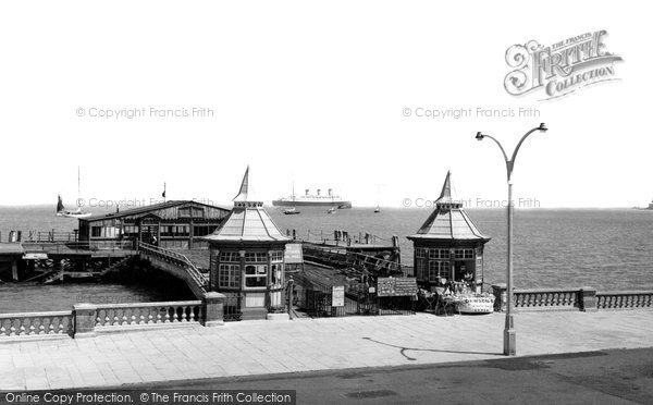 Photo of Cowes, The Old Pier And The 'queen Mary' c.1950