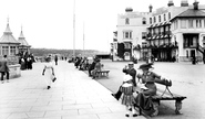 The Parade 1913, Cowes