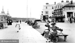 The Parade 1913, Cowes