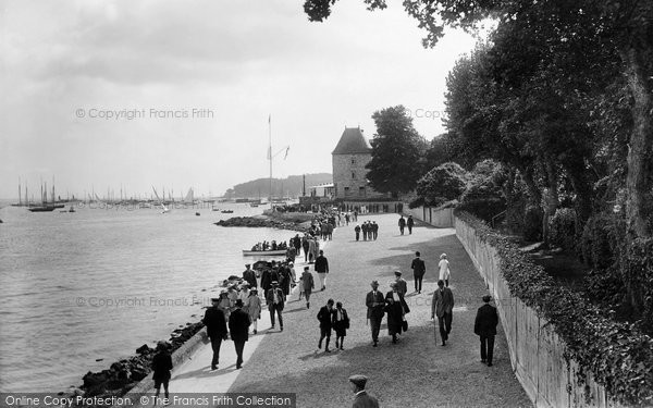 Photo of Cowes, The Promenade 1923
