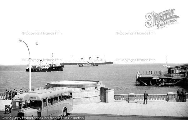 Photo of Cowes, The Queen Mary c.1950