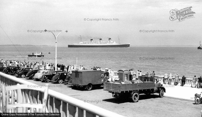 Cowes, the Queen Mary c1955
