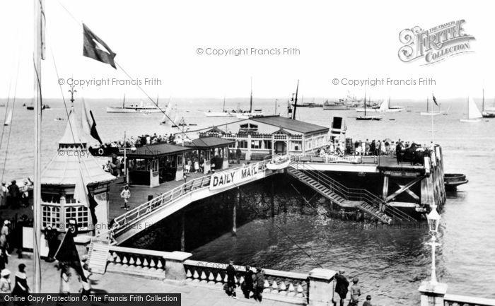 Photo of Cowes, Victoria Pier 1923