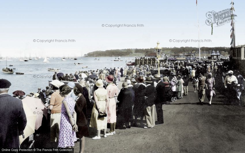 Cowes, Watching the Racing 1933