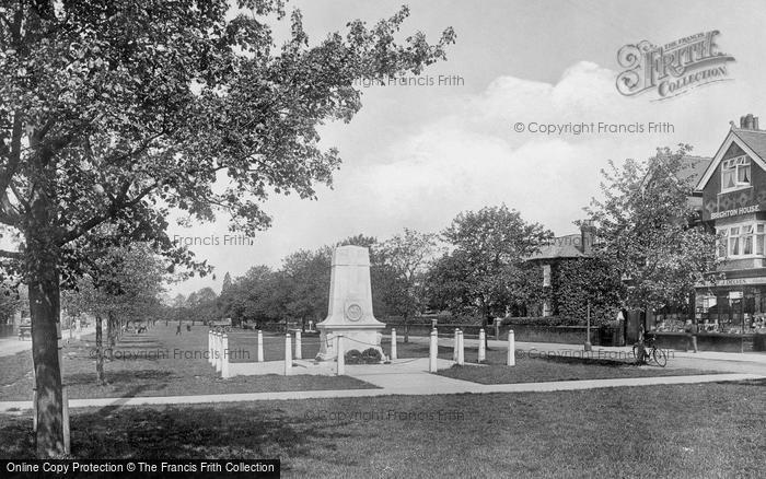 Photo of Cranleigh, War Memorial 1922
