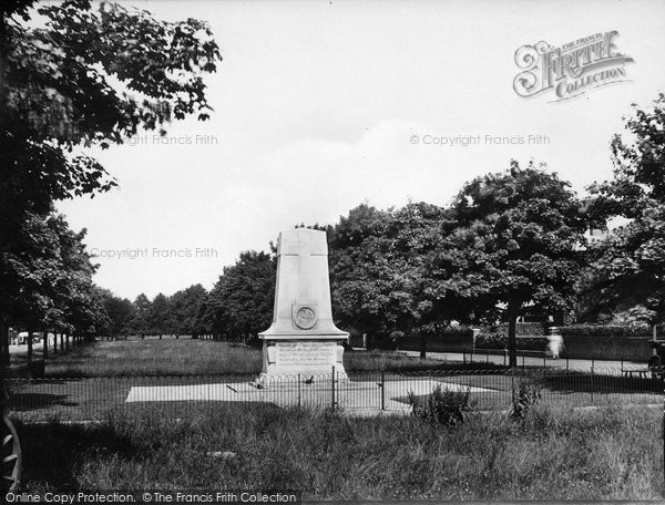 Photo of Cranleigh, War Memorial 1925