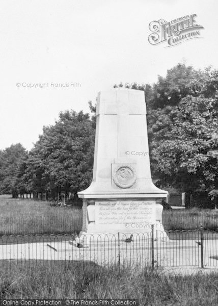 Photo of Cranleigh, War Memorial 1925