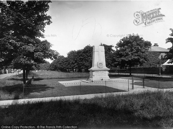 Photo of Cranleigh, War Memorial 1925