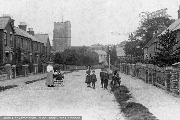 Photo of Crawley, Children In Station Road 1907