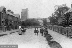 Children In Station Road 1907, Crawley