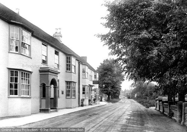 Photo of Crawley, London Road 1907