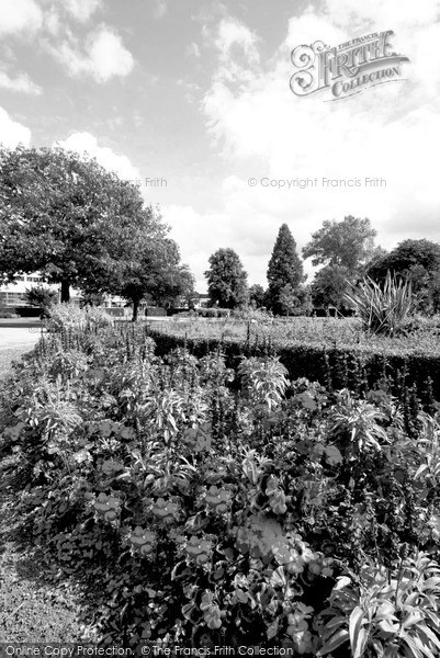 Photo of Crawley, Memorial Gardens 2004