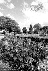 Memorial Gardens 2004, Crawley