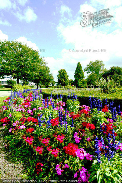 Photo of Crawley, Memorial Gardens 2004