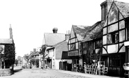 Middle Square 1903, Crawley