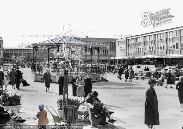 Photo of Crawley, Queen's Square c.1960
