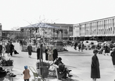 Queen's Square c.1960, Crawley