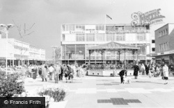 Queens Square c.1960, Crawley
