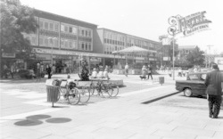 Queens Square c.1966, Crawley