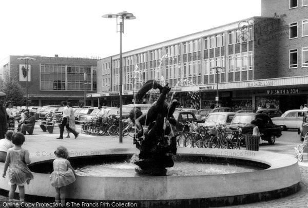 Photo of Crawley, The Fountain c.1960