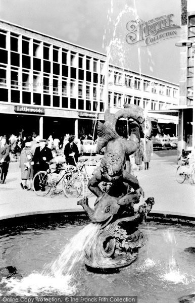 Photo of Crawley, The Fountain, Queen's Square c.1960