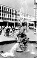 The Fountain, Queen's Square c.1960, Crawley