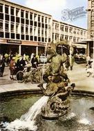 The Fountain, Queen's Square c.1960, Crawley