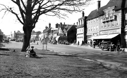 The Main Road c.1950, Crawley