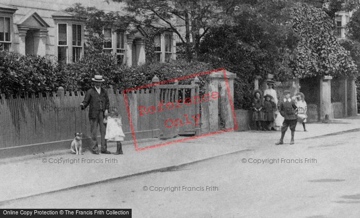Photo of Crawley, Townsfolk In Brighton Road 1907