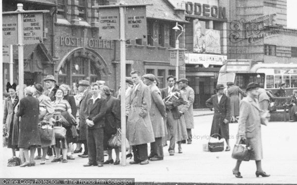 Photo of Crewe, Bus Queues In The Square 1951