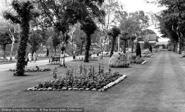 Photo of Crewe, Queen's Park c.1960