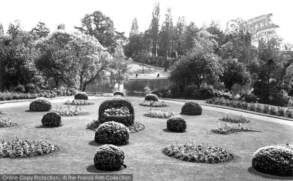 Photo of Crewe, Queen's Park, The Gardens And Lake c.1960