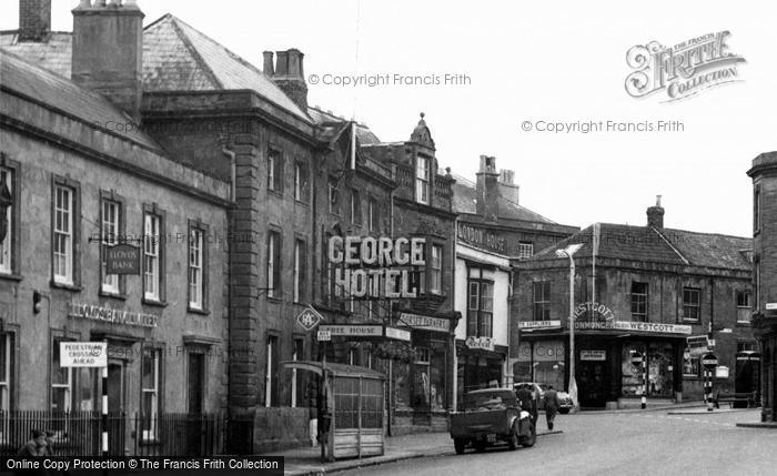 Photo of Crewkerne, The George Hotel c.1955